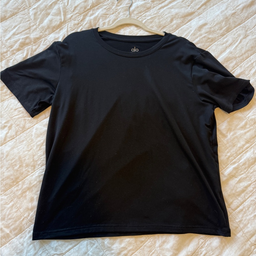 Alo Yoga Black Essential Tee — Men’s Large ✨